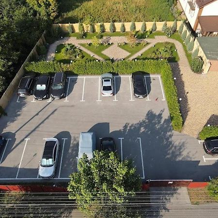בוריספיל Golden Lion Hotel מראה חיצוני תמונה