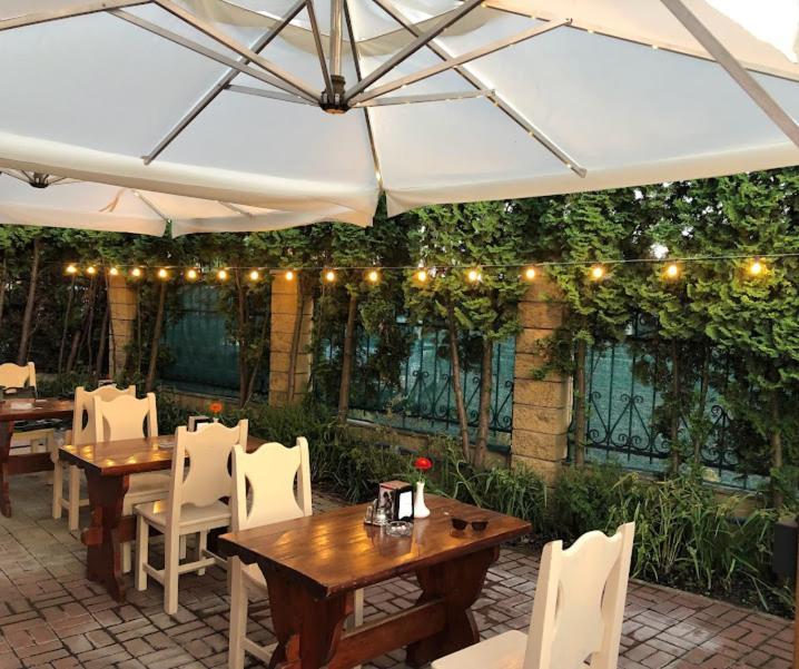 בוריספיל Golden Lion Hotel מראה חיצוני תמונה