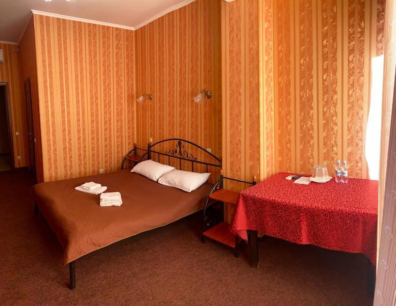 בוריספיל Golden Lion Hotel מראה חיצוני תמונה