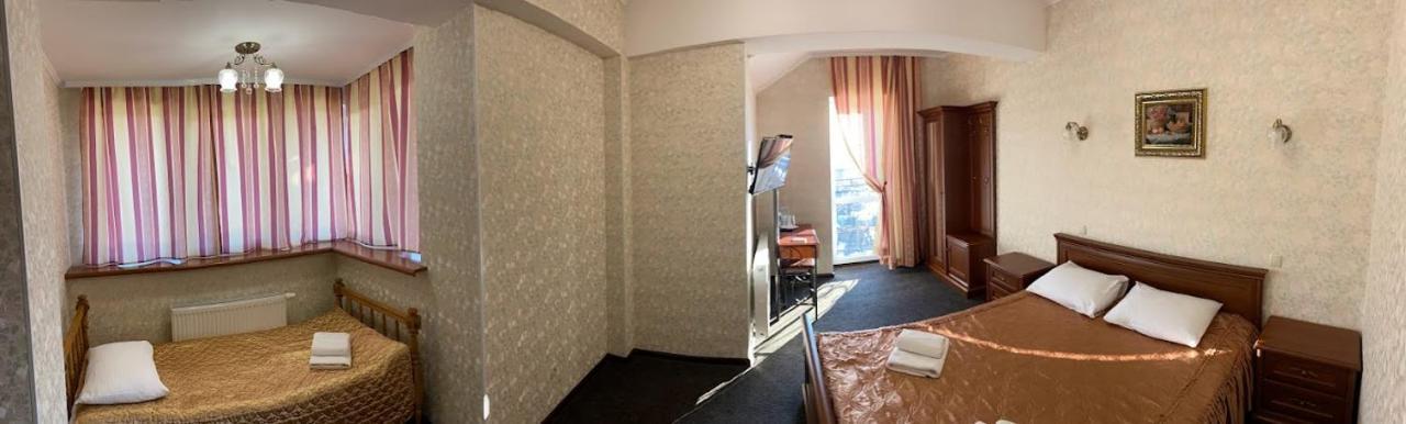 בוריספיל Golden Lion Hotel מראה חיצוני תמונה