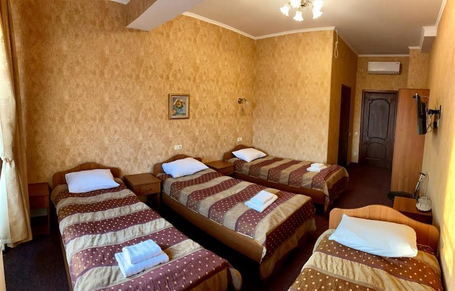 בוריספיל Golden Lion Hotel מראה חיצוני תמונה