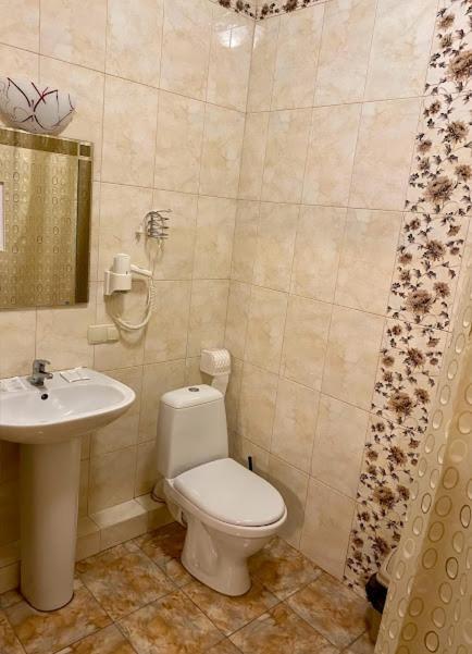 בוריספיל Golden Lion Hotel מראה חיצוני תמונה