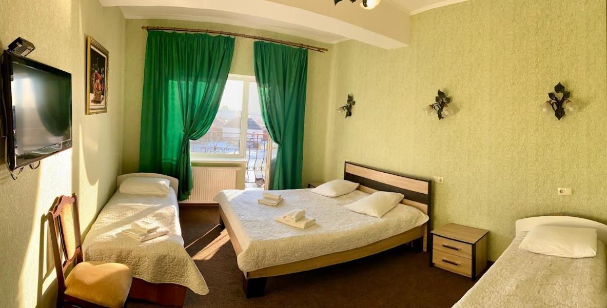 בוריספיל Golden Lion Hotel מראה חיצוני תמונה